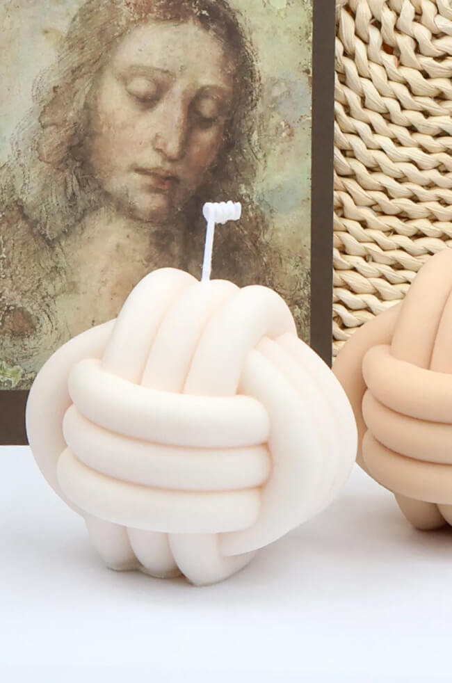 The Perfect Mini Knot Candle image 0