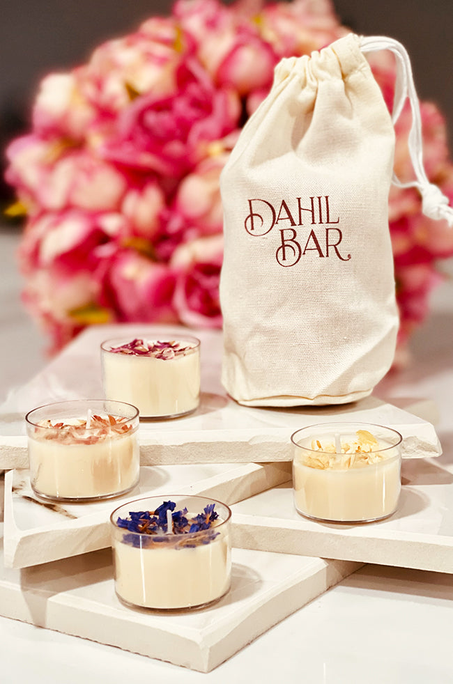 Tea Light Passion: Close-up of the Tea Light Passion set featuring four cream soy tea lights with dried floral toppings beside a Dahil Bar muslin bag.